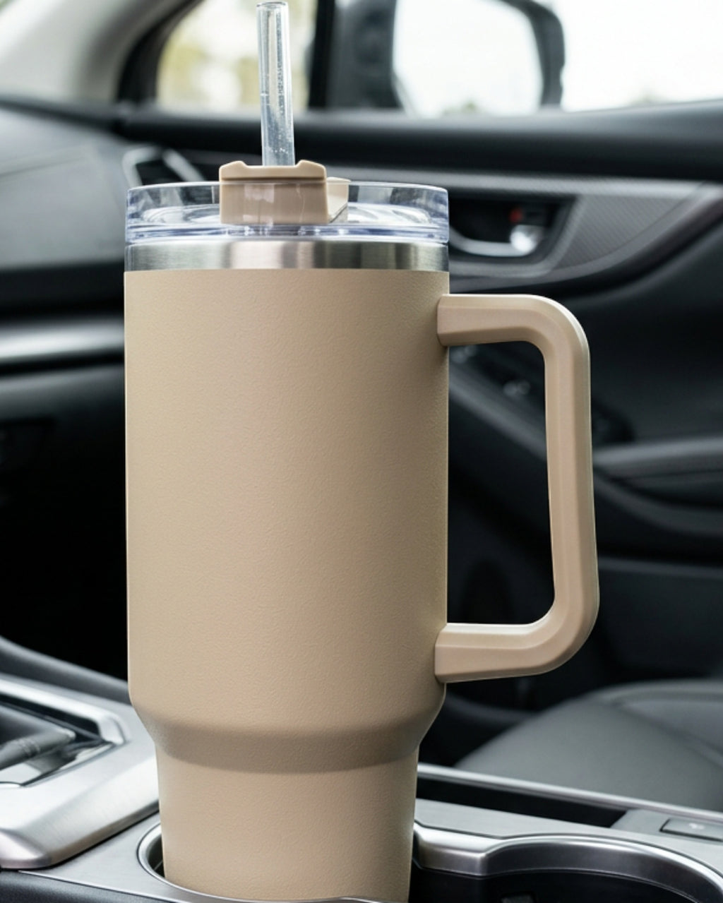 Paceru Vacuum Insulated Sports Bottle 32 fl oz Sandstone Handle and Straw Lid - Lifestyle view